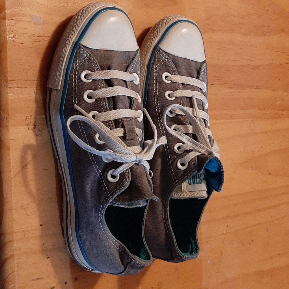 Converse All Star tennis shoes. Womens 7 Mens 5